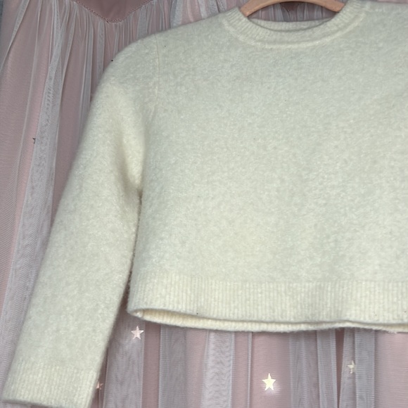 JOOSTRICAT OFF WHITE/CREAM CROPPED SLEEVED CROPPED SWEATER🍦 - Picture 4 of 7